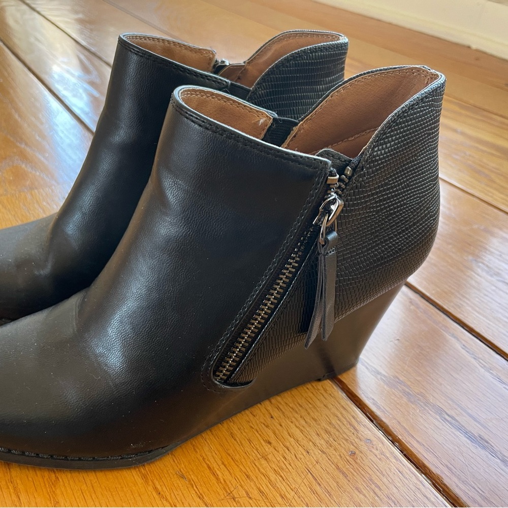 New Directions Black Wedge Boot Soze 7.5